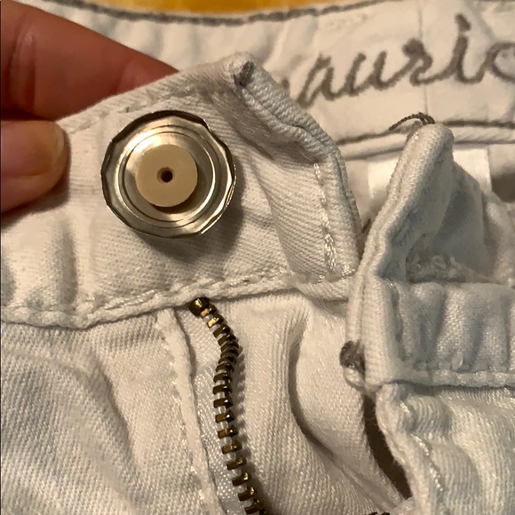 White maurices shorts - Picture 2 of 4